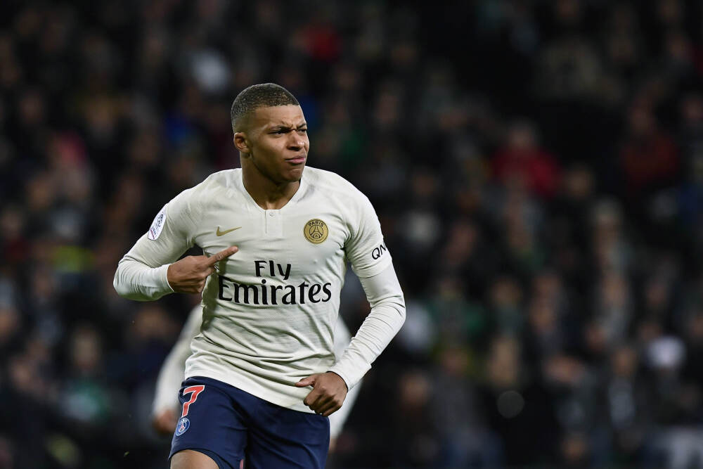 破“7”！人民币汇率中间价调升90基点报6.9929